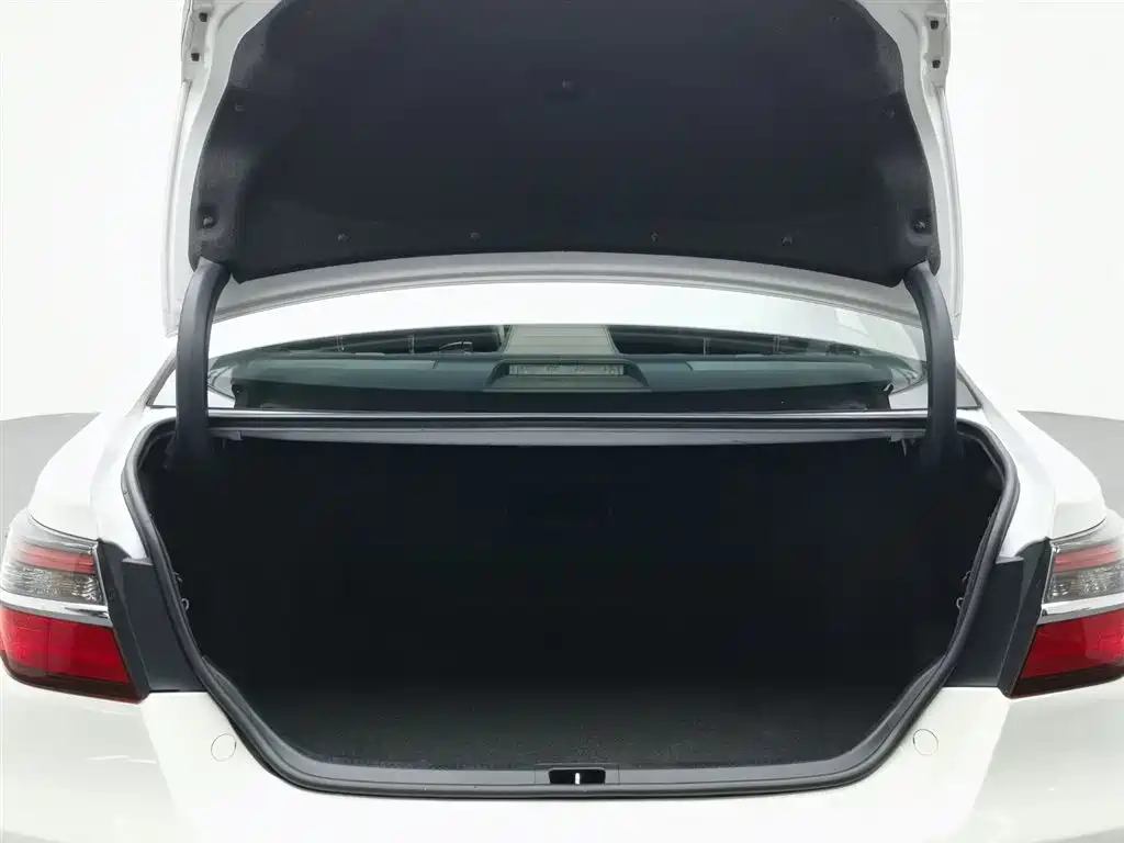 Toyota Camry 2016 — фото 16