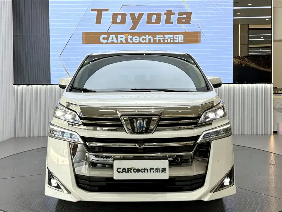 Toyota Vellfire 2022 — фото 1