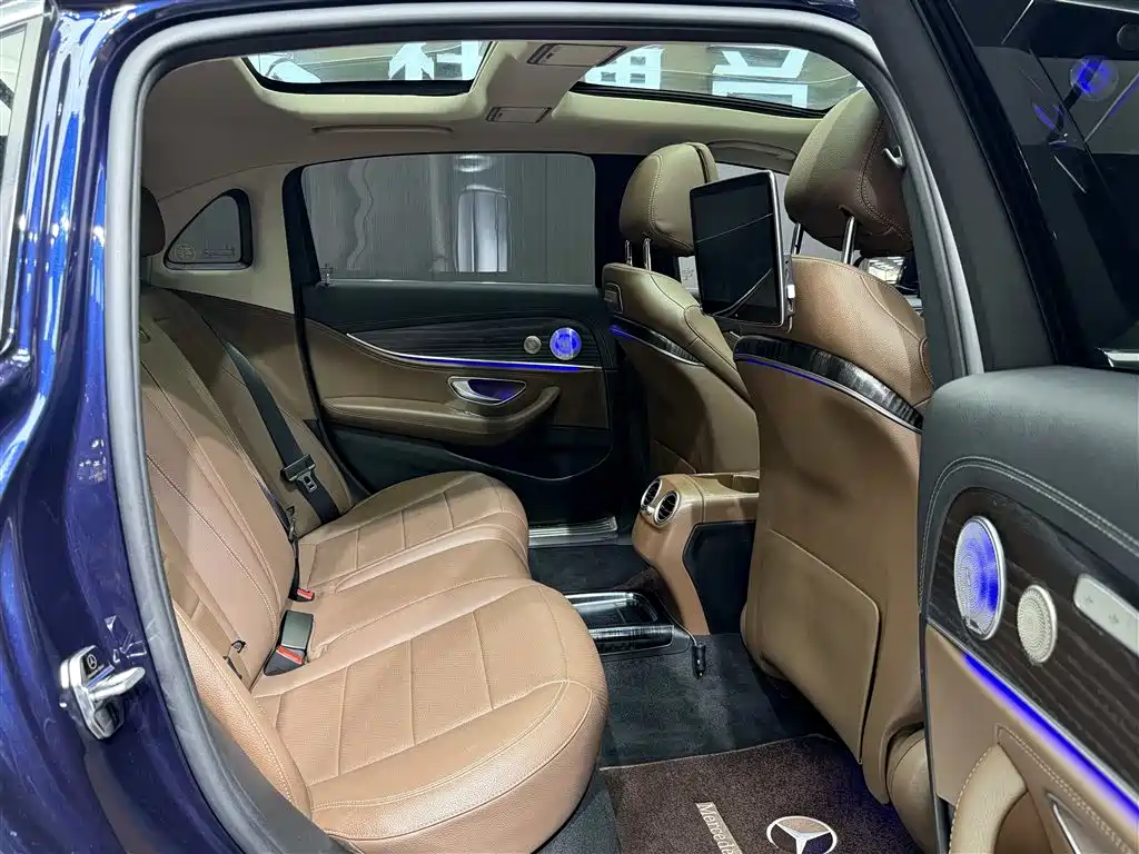 Mercedes-Benz E-Class 2019 — фото 10