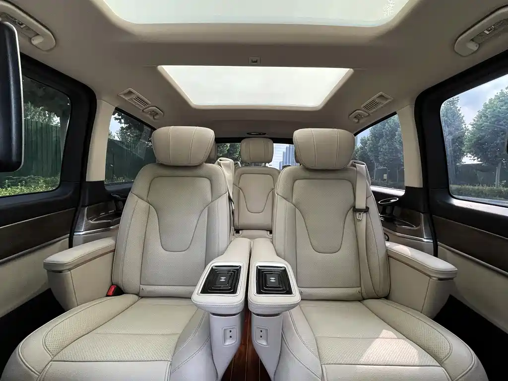 Mercedes-Benz V-Class 2021 — фото 12