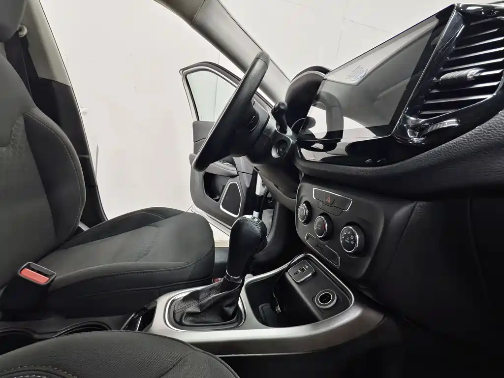 Jeep Compass 2017 — фото 14