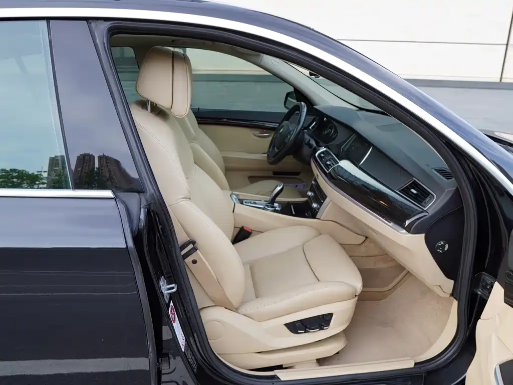 BMW 5 Series GT 2013 — фото 15