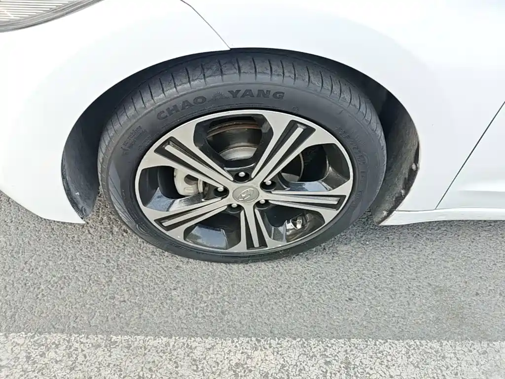 Hyundai Elantra 2018 — фото 23