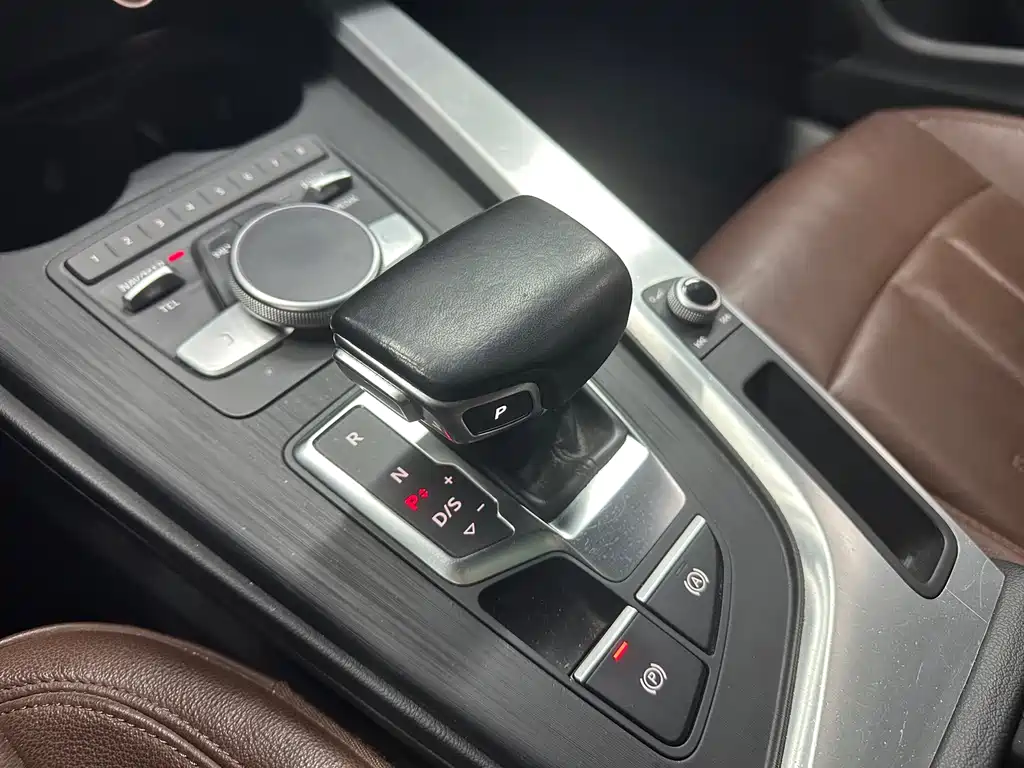 Audi A4L 2017 — фото 18