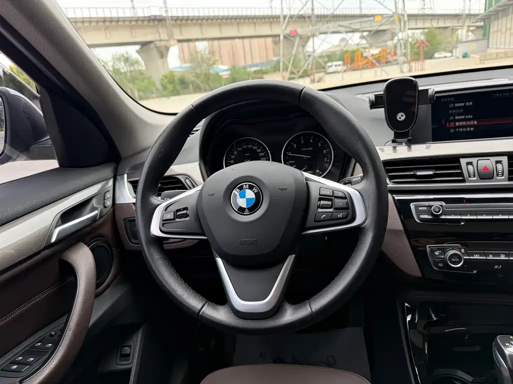 BMW X1 2018 — фото 12