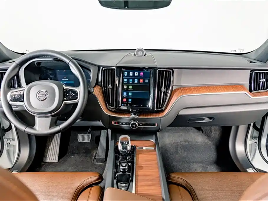 Volvo XC60 PHEV 2025 — фото 14