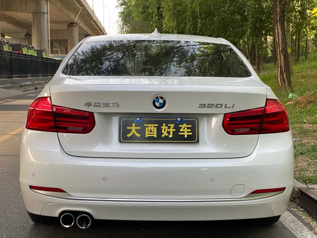 BMW 3 Series 2018 — фото 26
