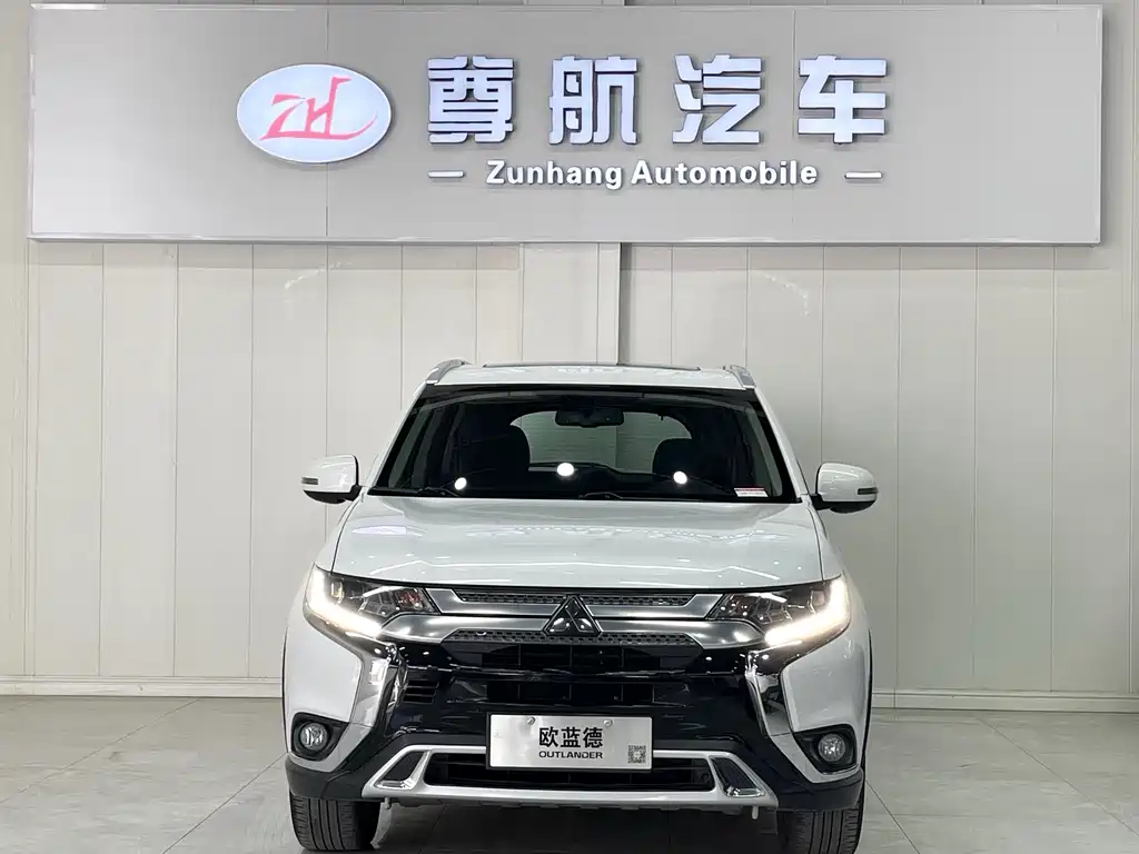 Mitsubishi Outlander 2019 — фото 2