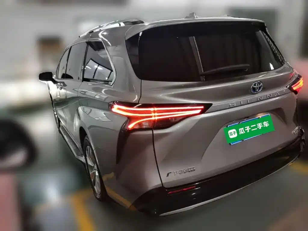 Toyota Sienna 2022 — фото 9