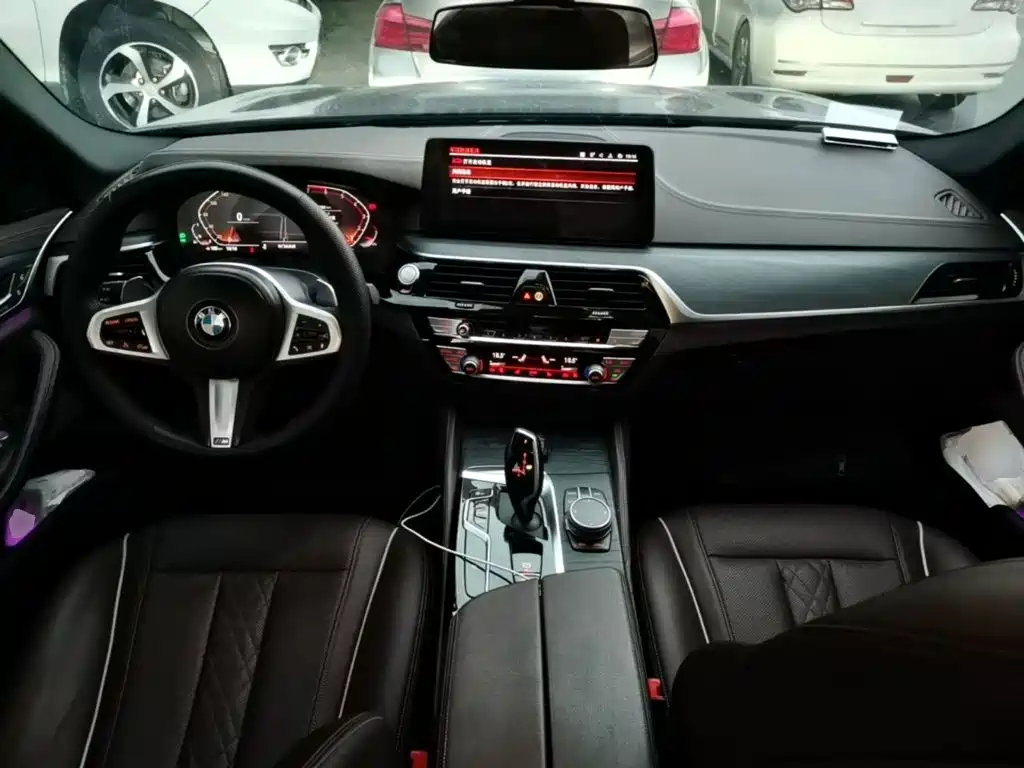 BMW 5 Series 2021 — фото 10