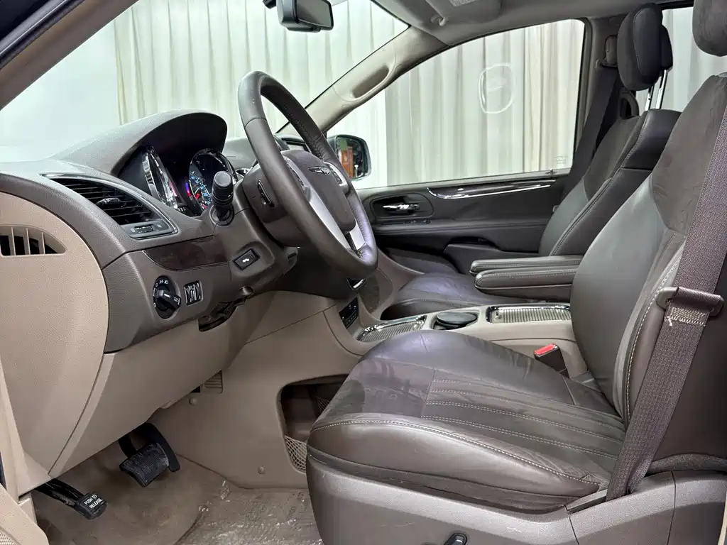 Chrysler Grand Voyager 2018 — фото 16