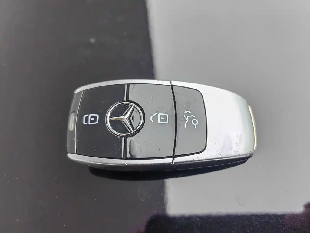 Mercedes-Benz E-Class 2023 — фото 19