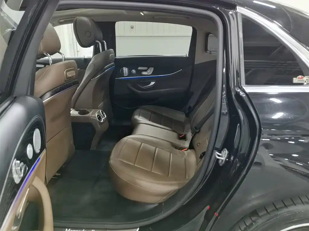 Mercedes-Benz E-Class 2020 — фото 15