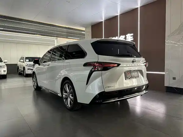 Toyota Sienna 2024