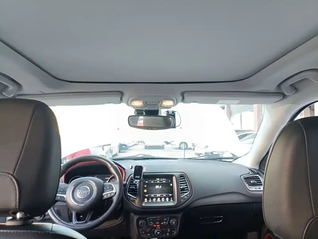 Jeep Compass 2017 — фото 22