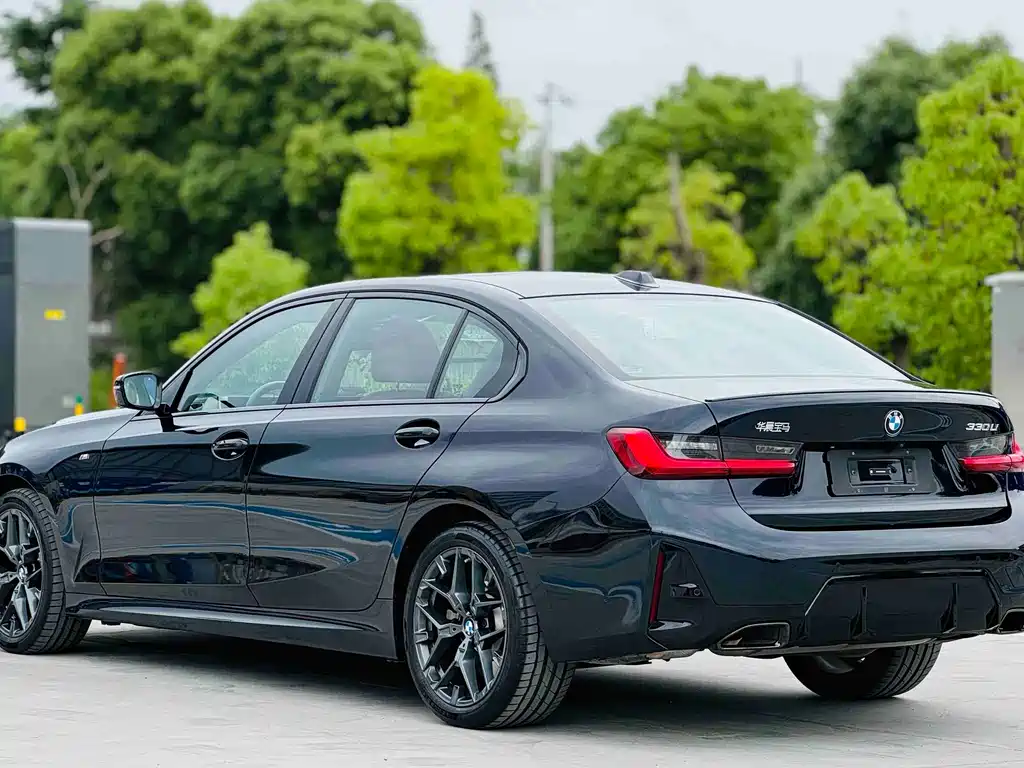 BMW 3 Series 2025 — фото 10