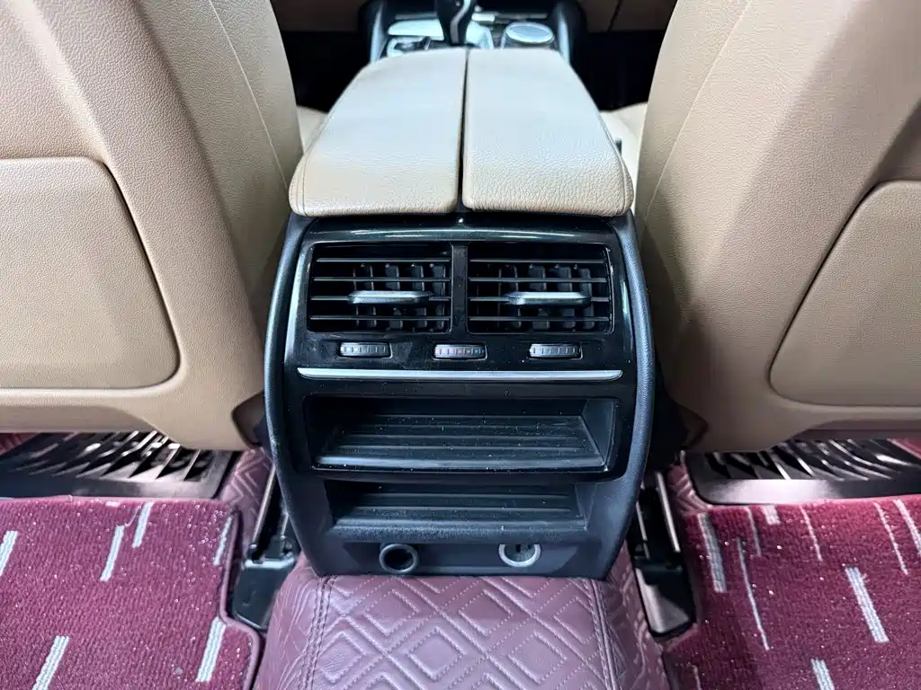 BMW 5 Series 2018 — фото 16