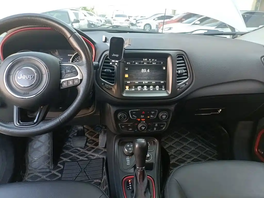 Jeep Compass 2017 — фото 13