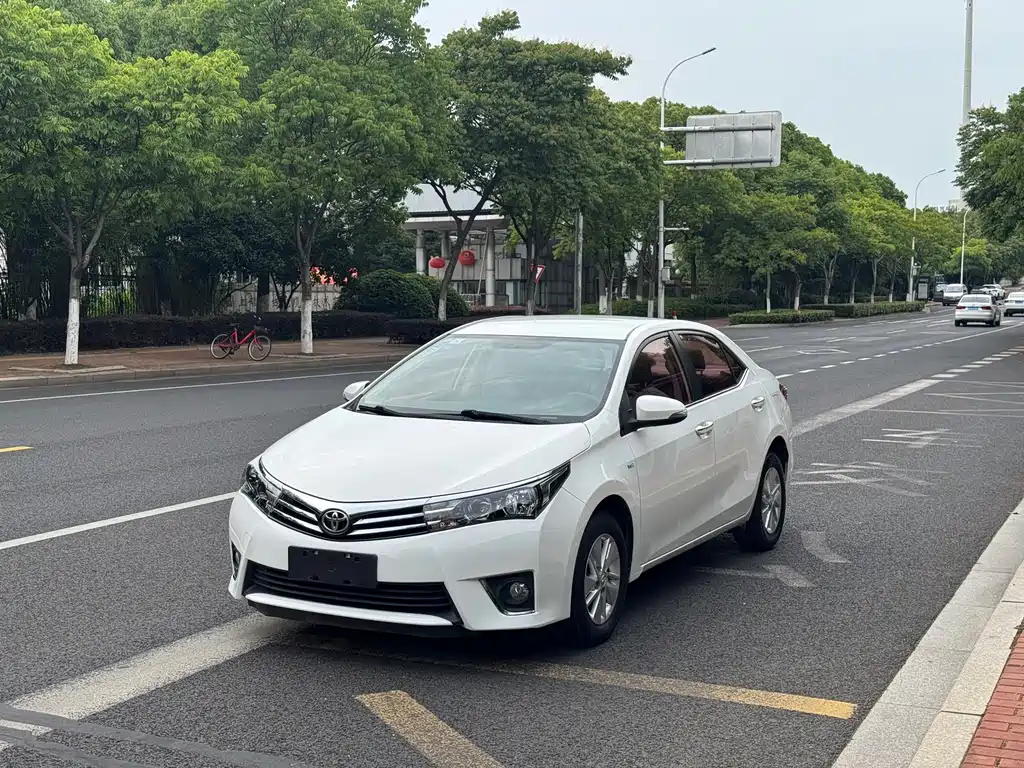 Toyota Corolla 2018 — фото 1