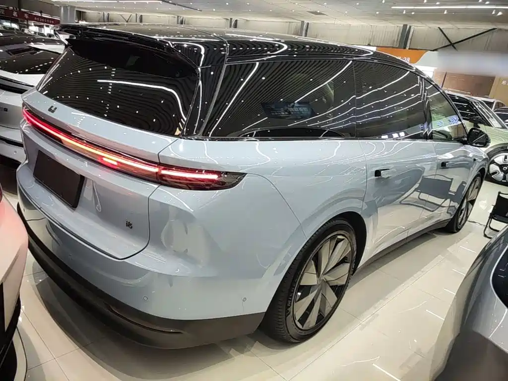 Li Auto i8 2025