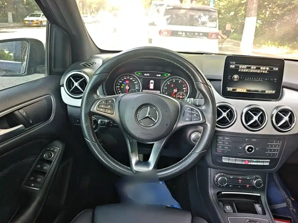 Mercedes-Benz B-Class 2017 — фото 11