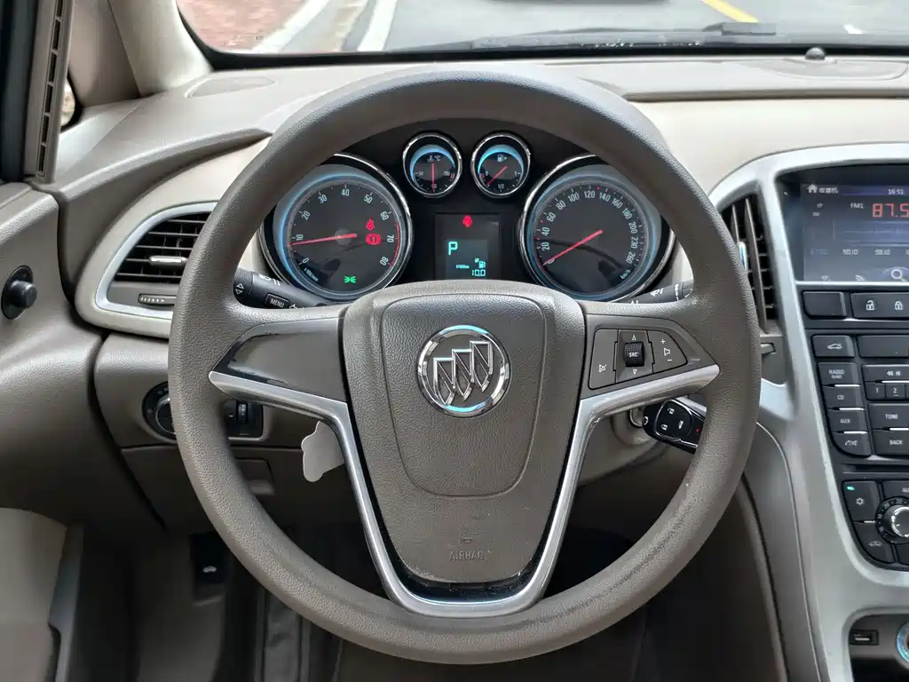 Buick Excelle 2014 — фото 6