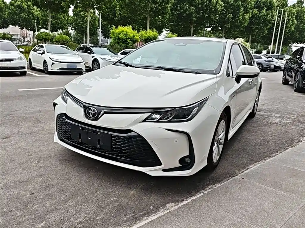 Toyota Corolla 2025 — фото 1