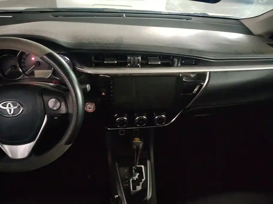 Toyota Corolla 2015 — фото 13