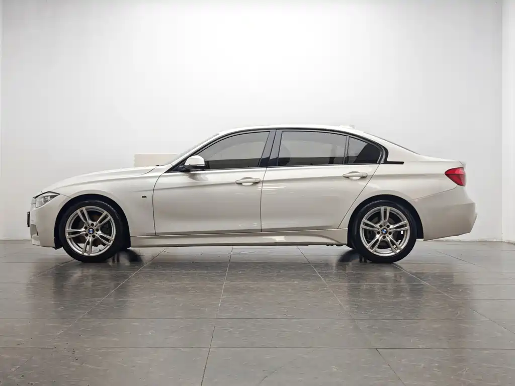 BMW 3 Series 2019 — фото 11