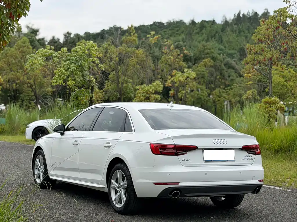 Audi A4L 2017 — фото 9