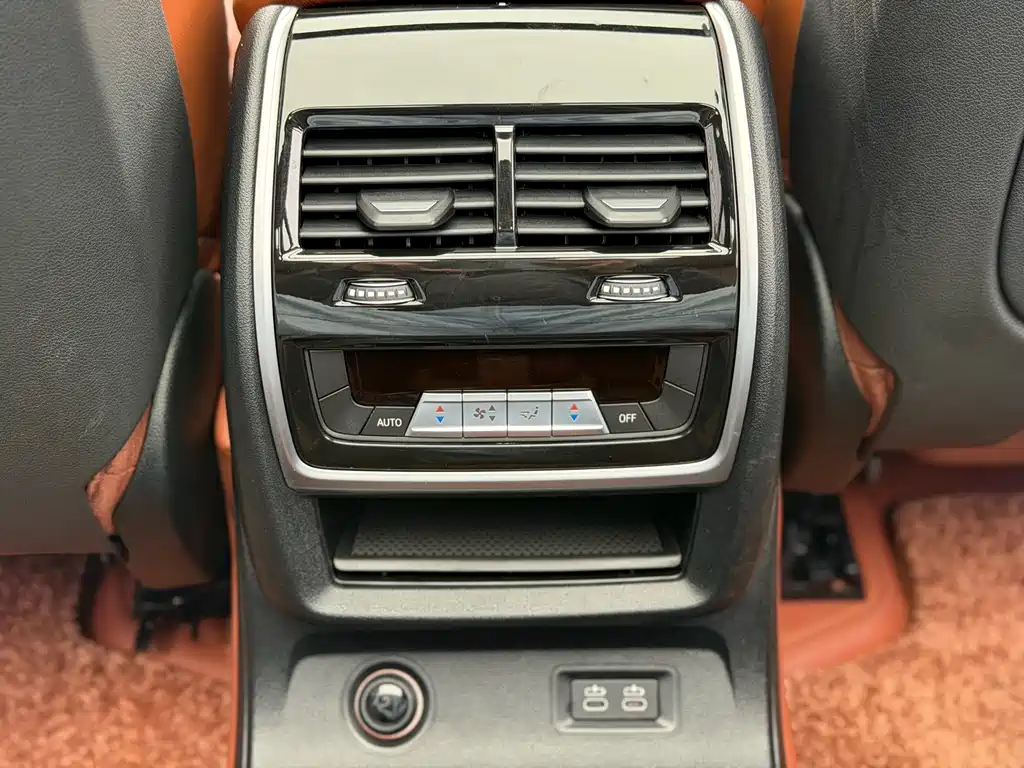 BMW X7 2021 — фото 11