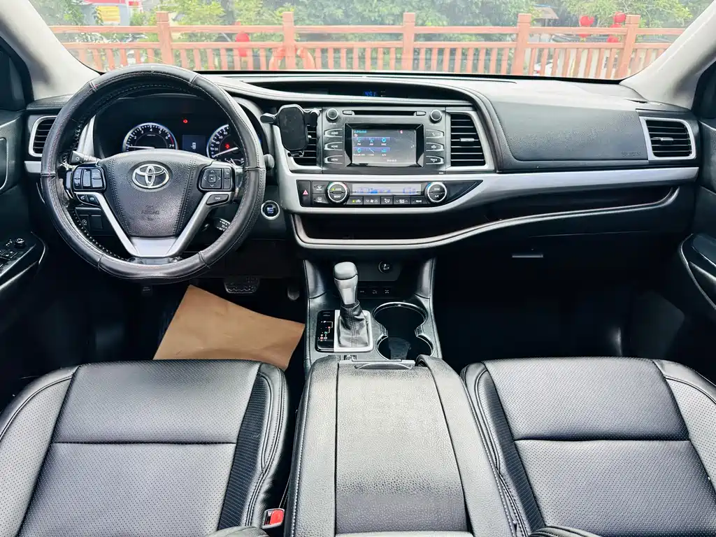 Toyota Highlander 2016 — фото 24