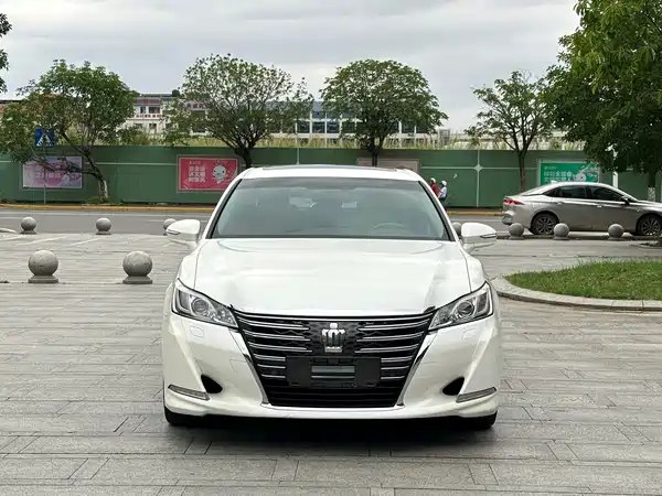 Toyota Crown 2017