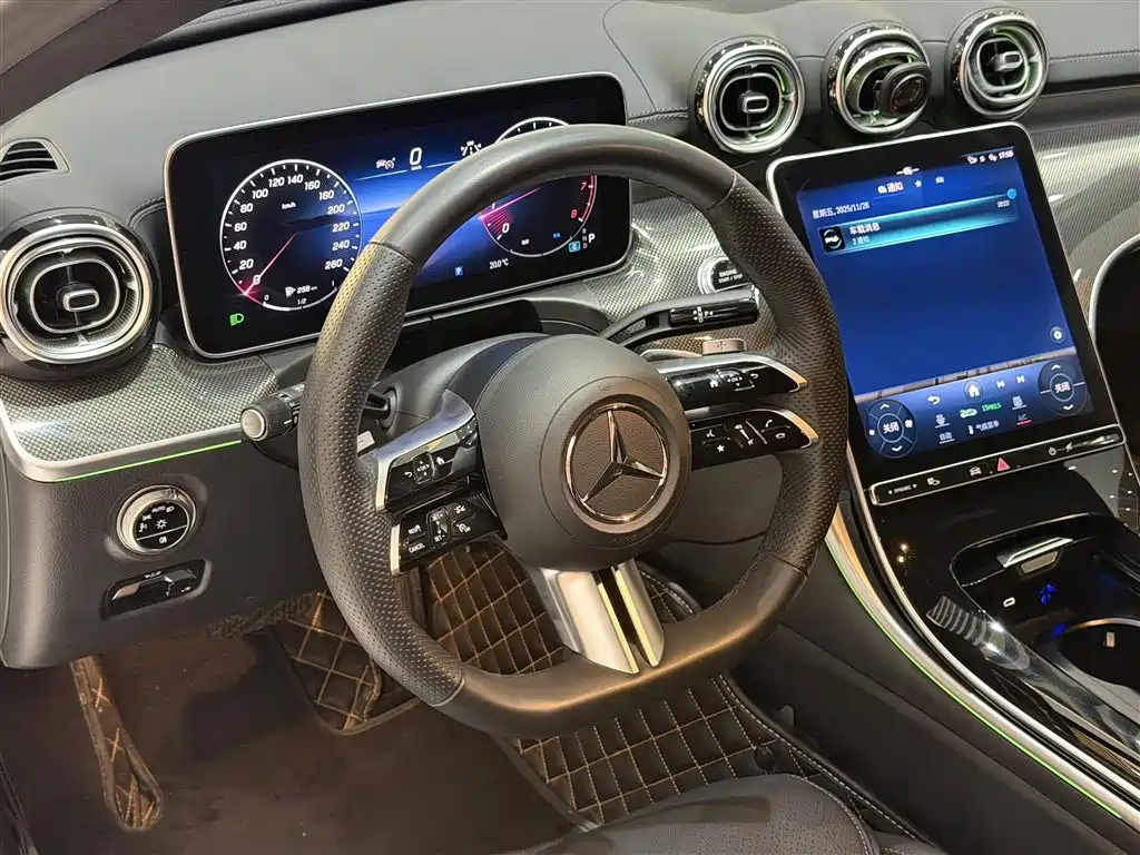 Mercedes-Benz C-Class 2024 — фото 15