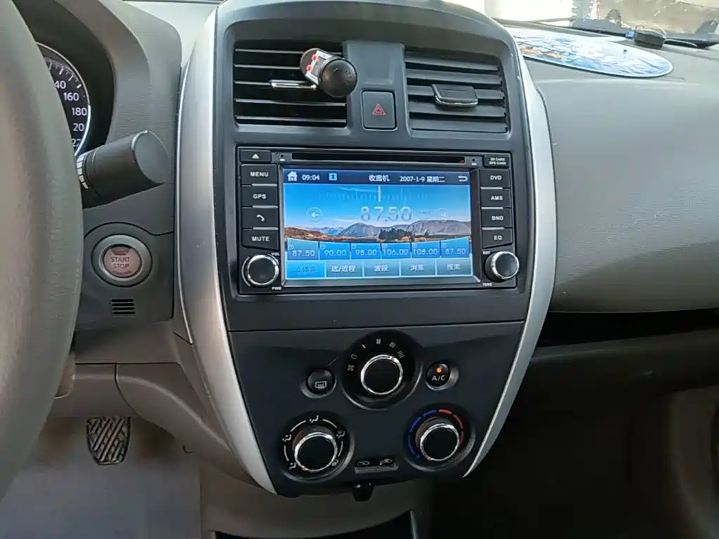 Nissan Sunny 2015 — фото 13