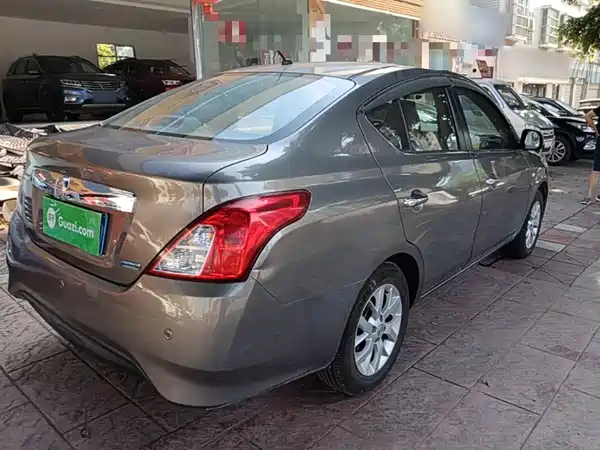 Nissan Sunny 2015