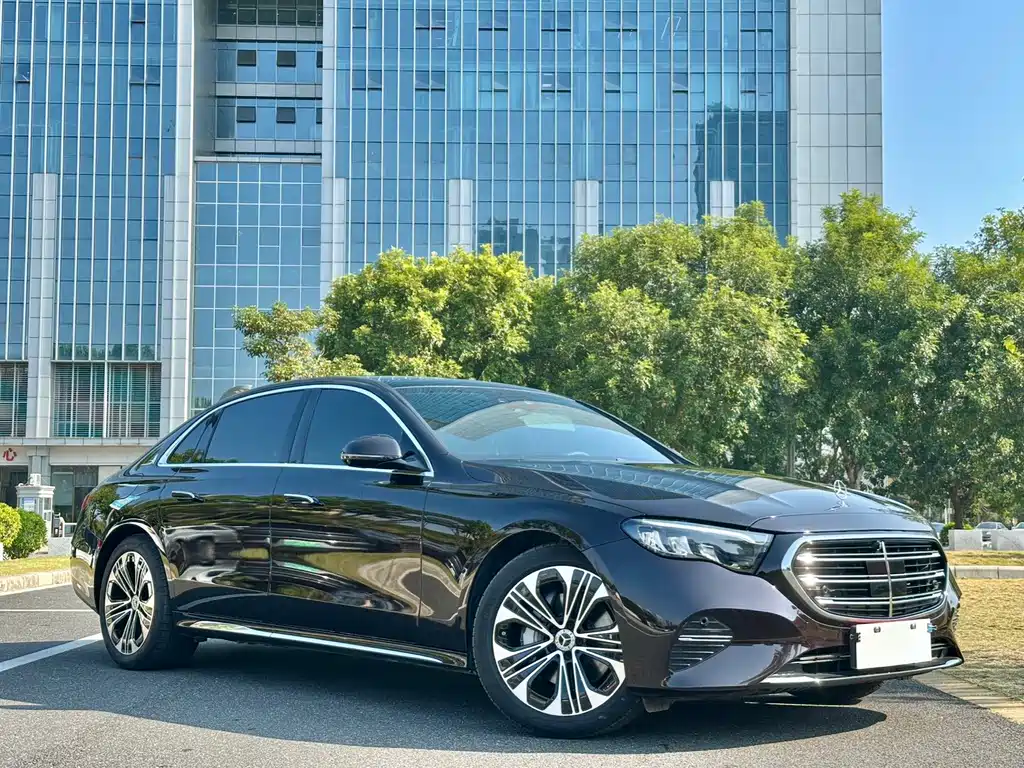 Mercedes-Benz E-Class 2025 — фото 3