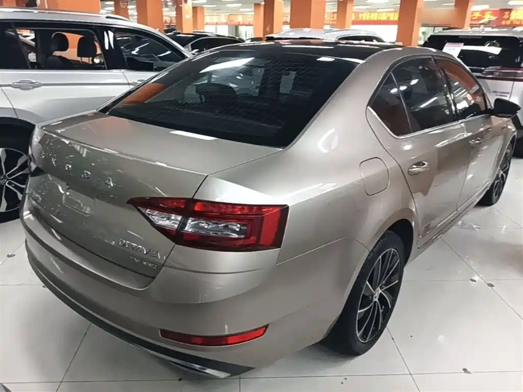 Skoda Octavia 2019 — фото 7