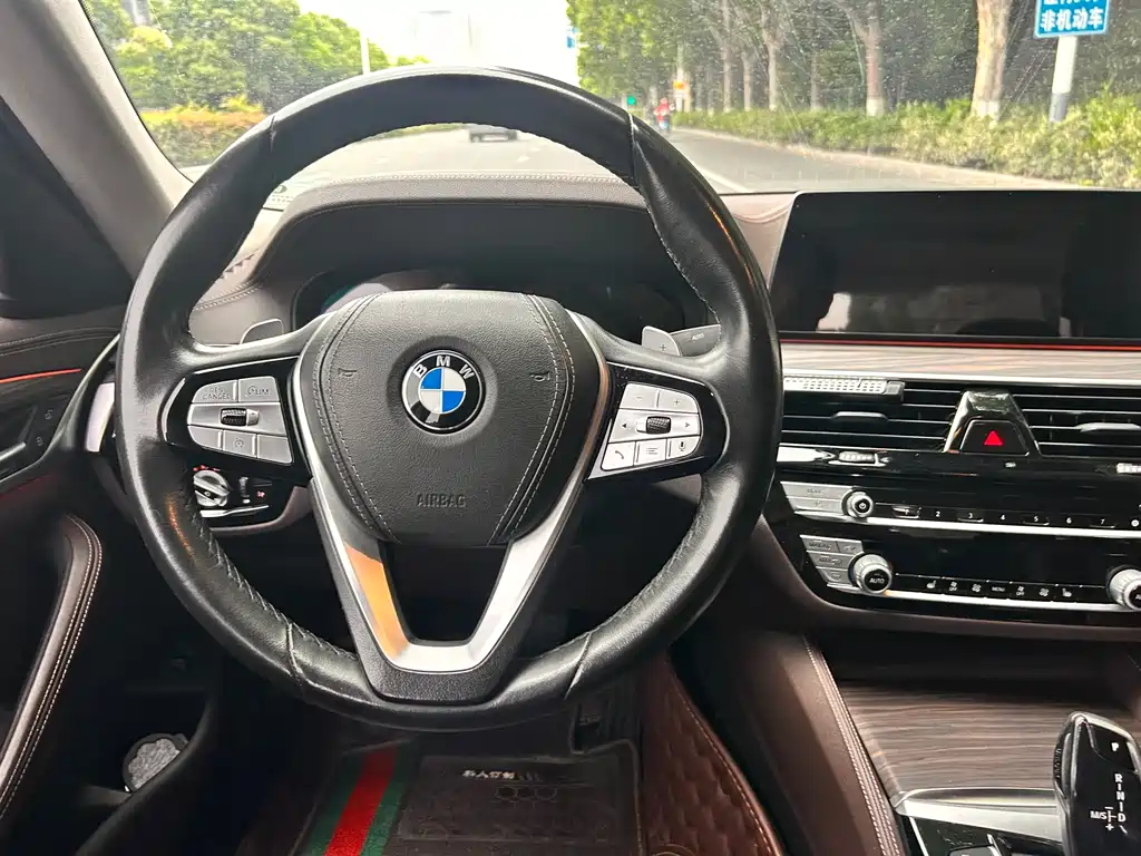 BMW 5 Series 2020 — фото 10