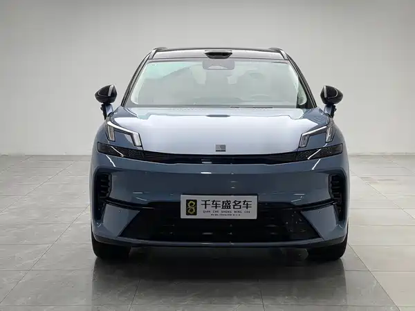 Lynk & Co 08 EM-P 2025