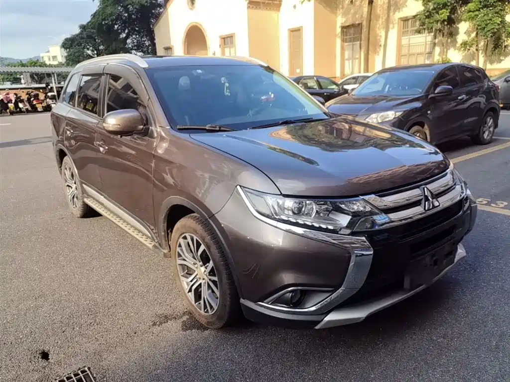 Mitsubishi Outlander 2018 — фото 4