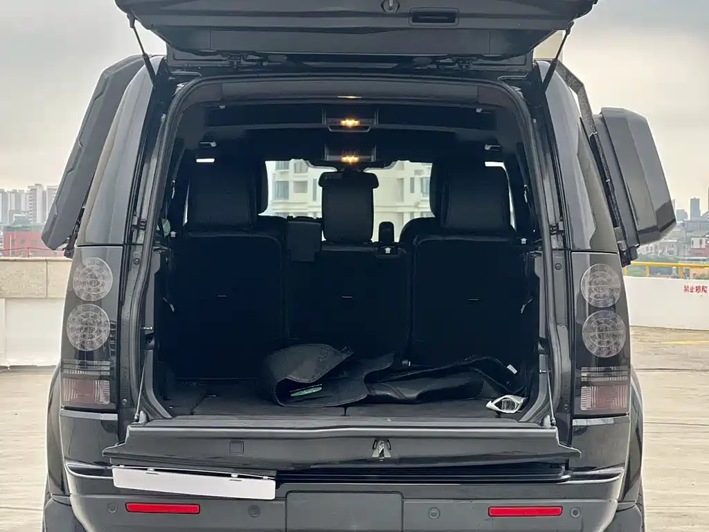 Land Rover Discovery 2015 — фото 16