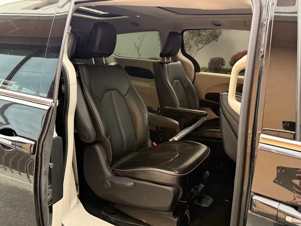 Chrysler Grand Voyager PHEV 2021 — фото 5