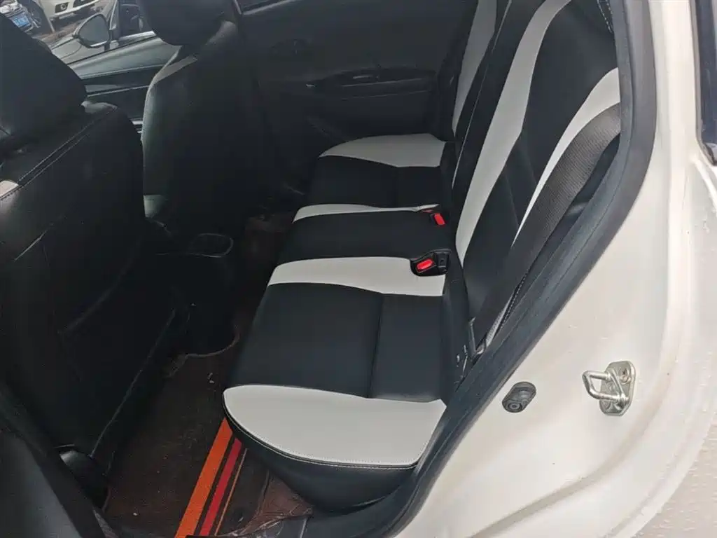 Toyota Yaris L 2019 — фото 17