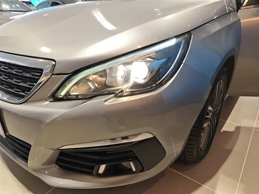 Peugeot 308 2017 — фото 18