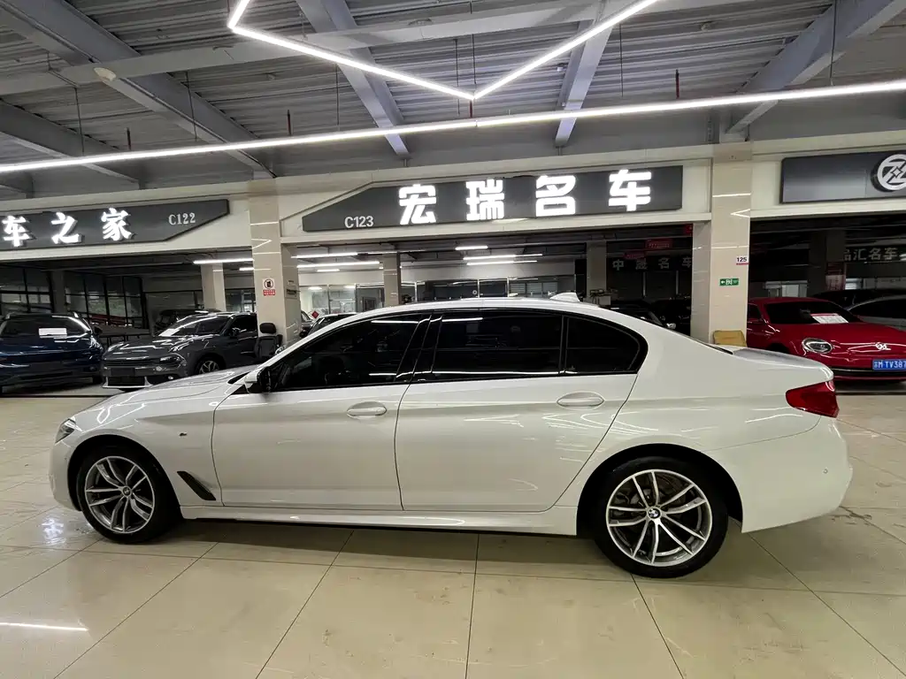 BMW 5 Series 2019 — фото 4