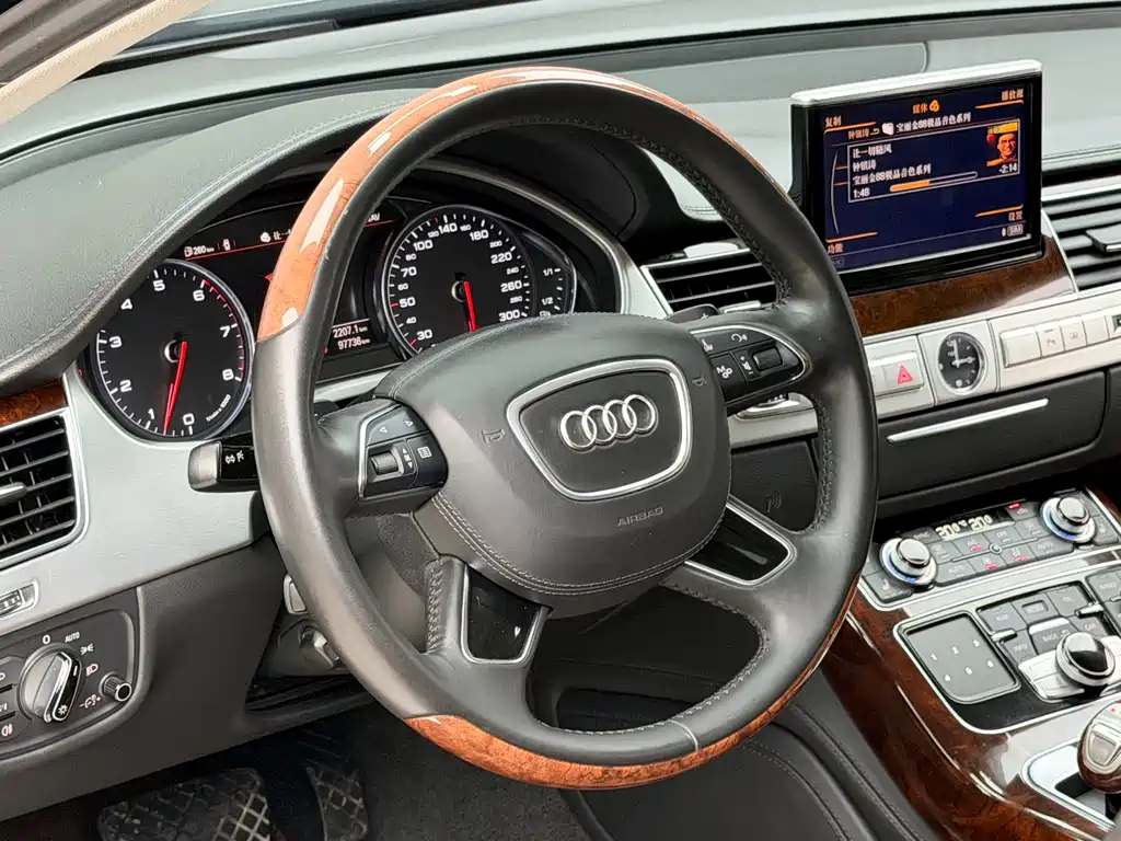 Audi A8 2013 — фото 3