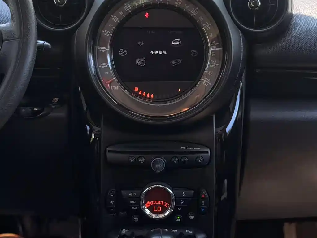 MINI Countryman 2015 — фото 21