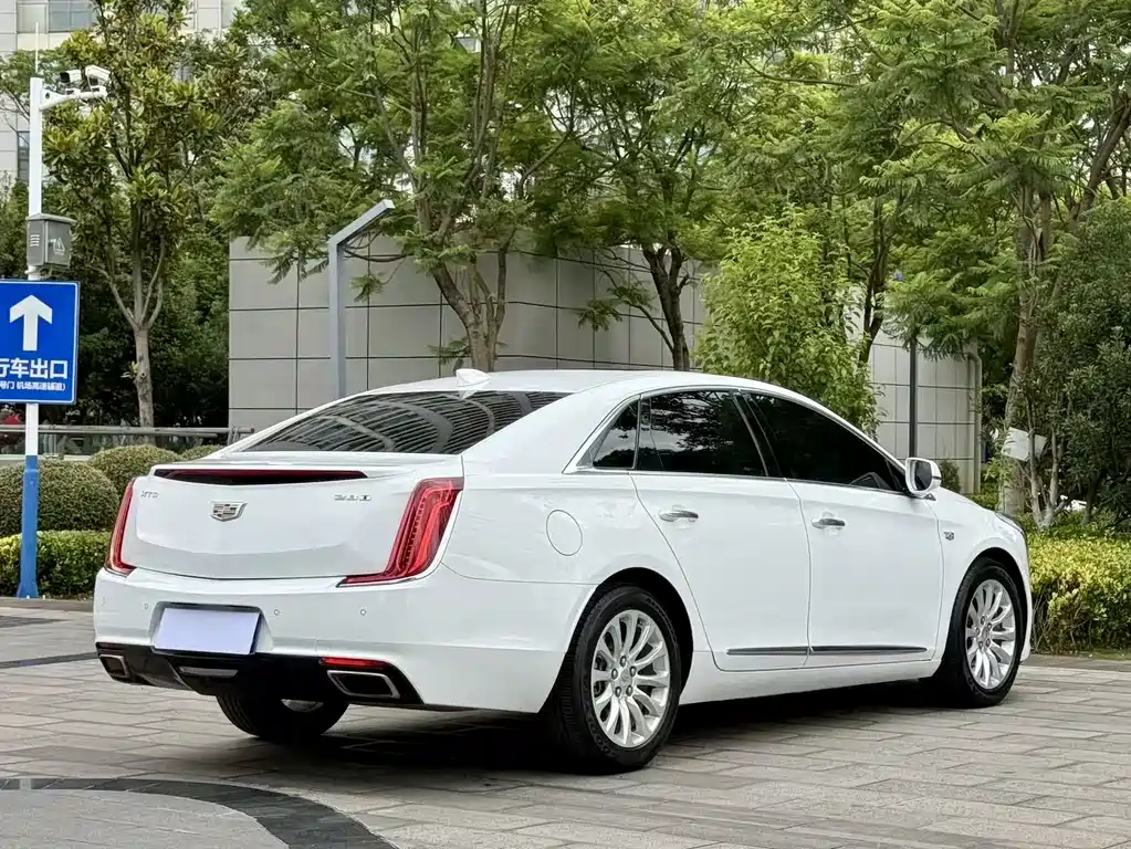 Cadillac XTS 2018 — фото 8