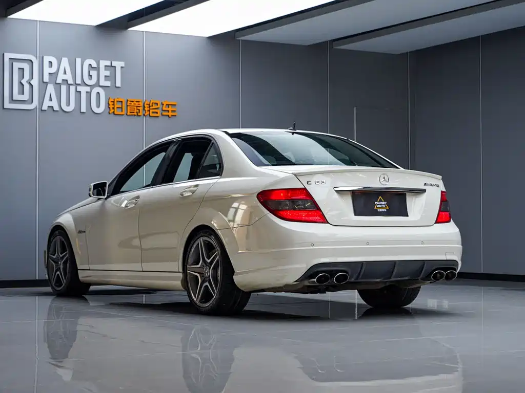Mercedes-Benz C-Class AMG 2011 — фото 4